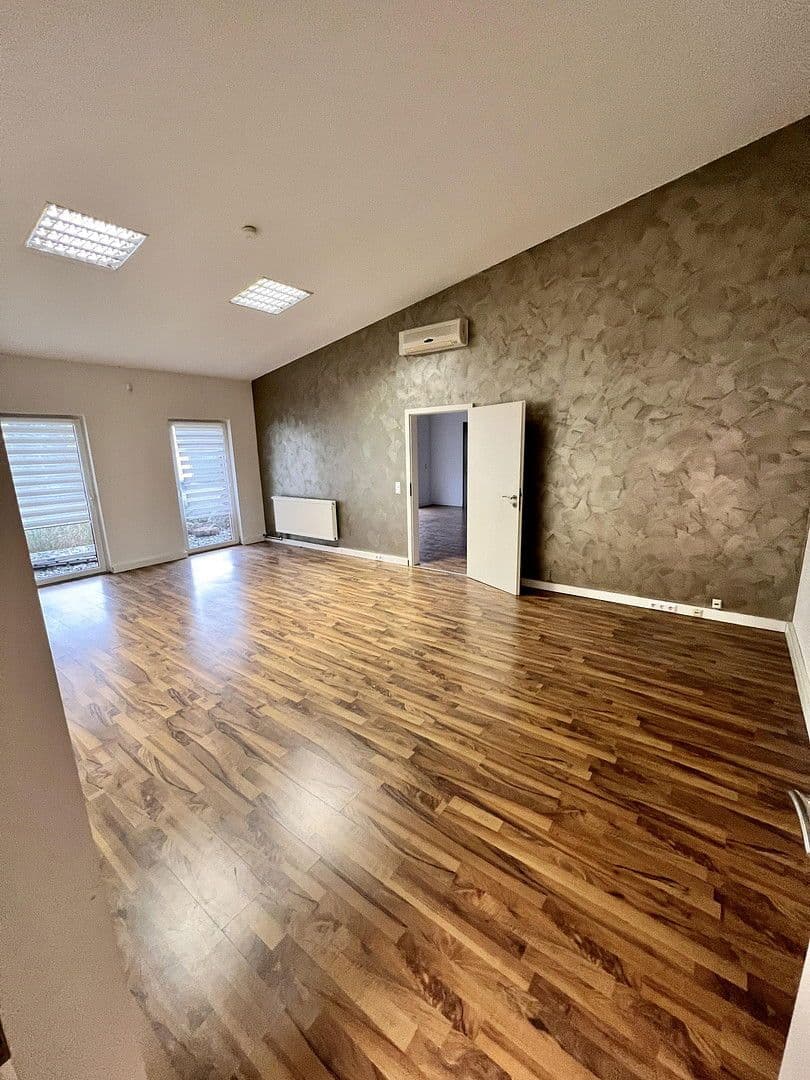 Prenájom kancelárie 180 m², Eichenweg 19, Schwetzingen, Bádensko-Wurttembersko Prenájom kancelárie 180 m², Eichenweg 19, Schwetzingen, Bádensko-Wurttembersko