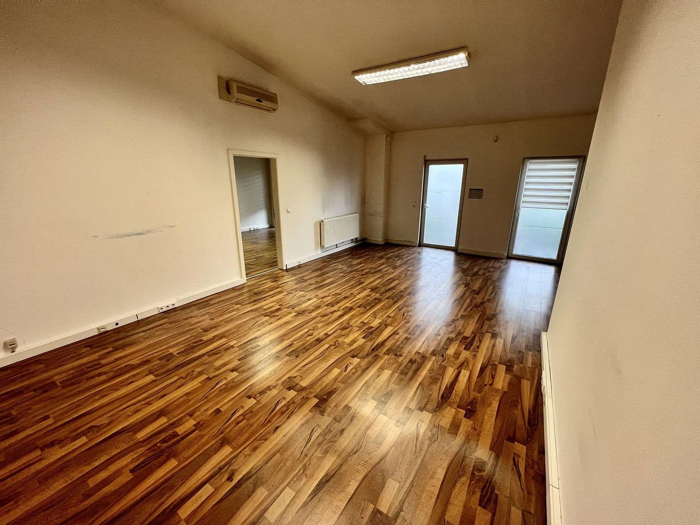 Prenájom kancelárie 180 m², Eichenweg 19, Schwetzingen, Bádensko-Wurttembersko Prenájom kancelárie 180 m², Eichenweg 19, Schwetzingen, Bádensko-Wurttembersko