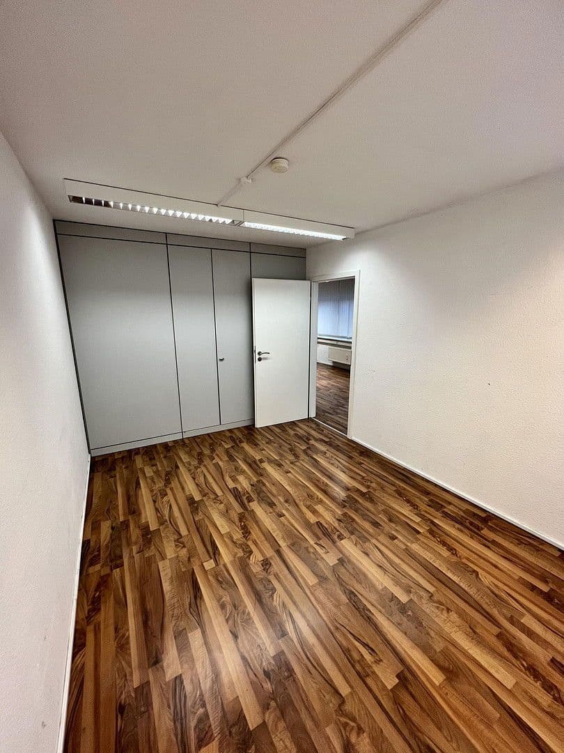 Prenájom kancelárie 180 m², Eichenweg 19, Schwetzingen, Bádensko-Wurttembersko Prenájom kancelárie 180 m², Eichenweg 19, Schwetzingen, Bádensko-Wurttembersko