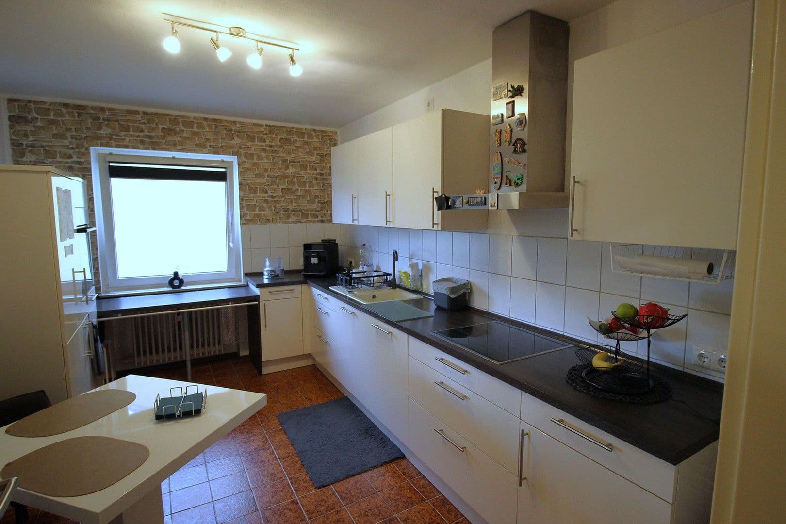 Prenájom bytu 4-izbový 105 m², Taunusstr. 18, Aarbergen, Hesensko Prenájom bytu 4-izbový 105 m², Taunusstr. 18, Aarbergen, Hesensko