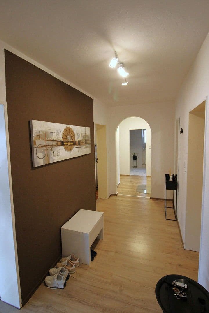 Prenájom bytu 4-izbový 105 m², Taunusstr. 18, Aarbergen, Hesensko Prenájom bytu 4-izbový 105 m², Taunusstr. 18, Aarbergen, Hesensko