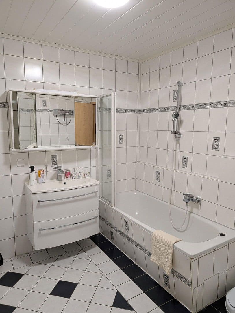 Predaj bytu 3-izbový 90 m², Woogstr. 36, Neuhofen, Porýnie-Falcko Predaj bytu 3-izbový 90 m², Woogstr. 36, Neuhofen, Porýnie-Falcko