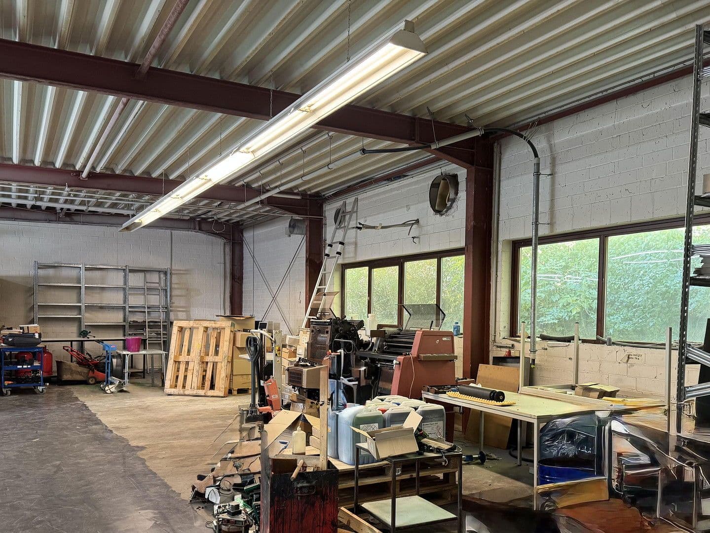 Predaj nebytového priestoru 2.000 m², Sarstedt, Dolné Sasko Predaj nebytového priestoru 2.000 m², Sarstedt, Dolné Sasko