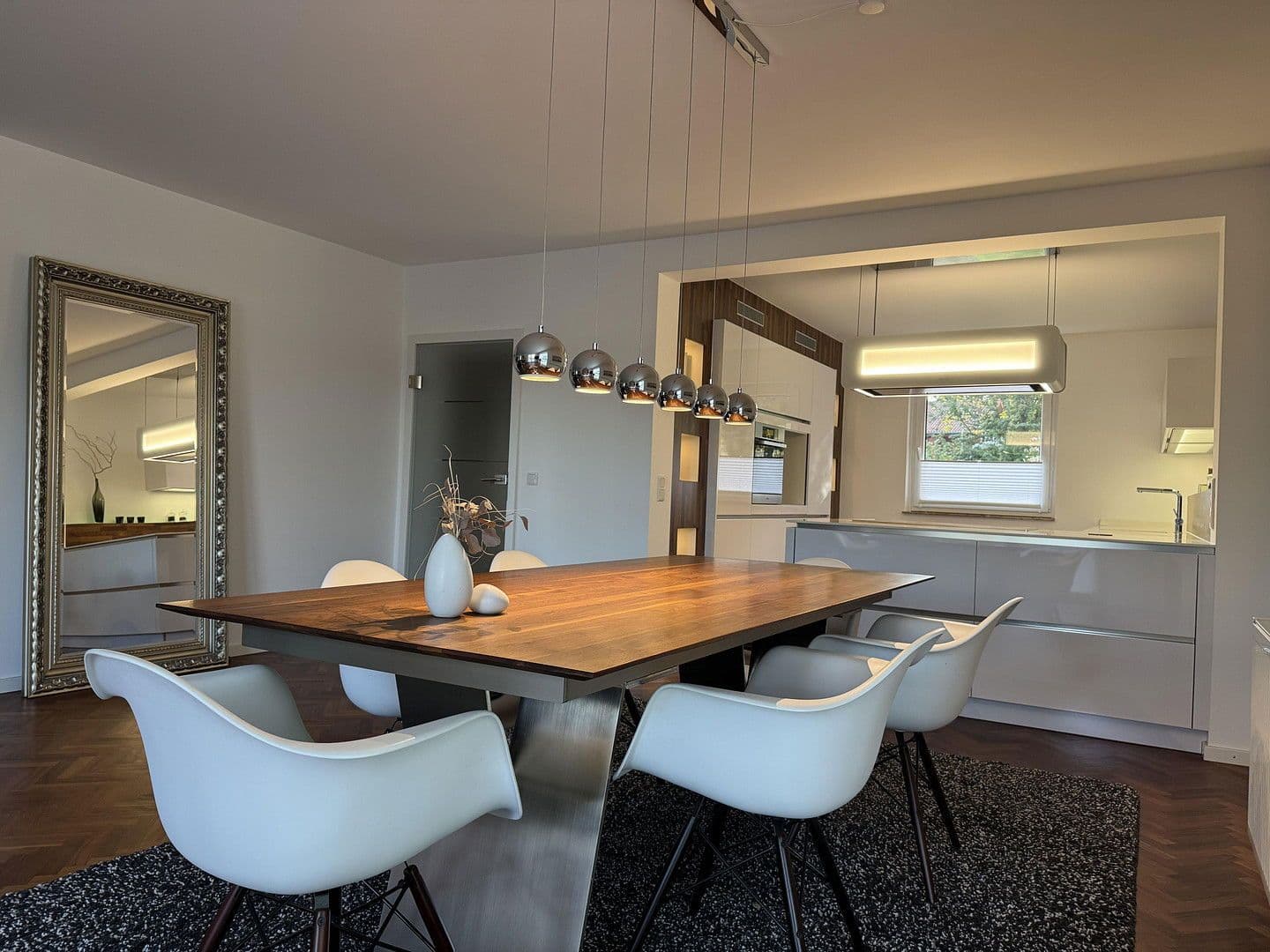 Predaj nebytového priestoru 2.000 m², Sarstedt, Dolné Sasko Predaj nebytového priestoru 2.000 m², Sarstedt, Dolné Sasko