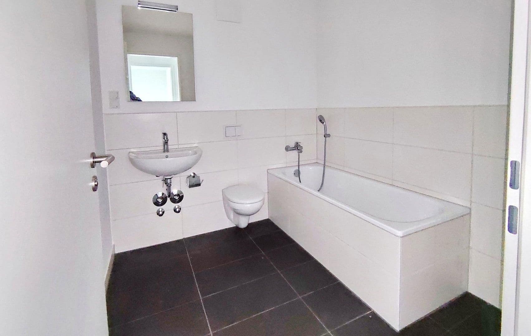 Prenájom bytu 3-izbový 75 m², Aristide-Briand-Str. 6, Herzogenaurach, Bavorsko Prenájom bytu 3-izbový 75 m², Aristide-Briand-Str. 6, Herzogenaurach, Bavorsko