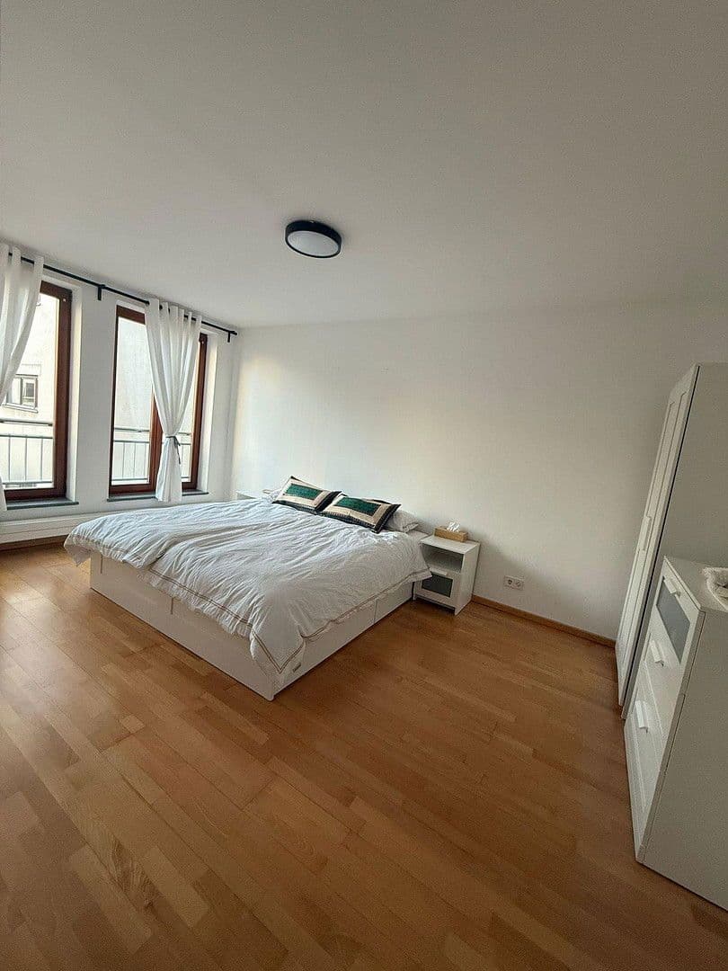 Prenájom bytu 3-izbový 77 m², Steinstr., 5, Berlin, Berlín Prenájom bytu 3-izbový 77 m², Steinstr., 5, Berlin, Berlín