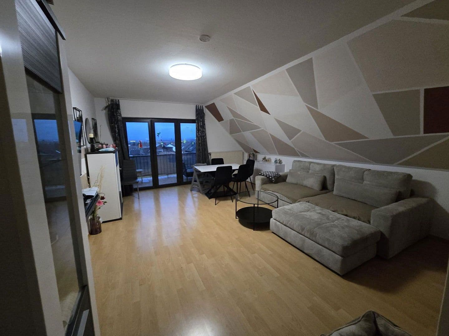 Prenájom bytu 3-izbový 95 m², Waldorfer Weg 41, Bornheim, Severné Porýnie - Westfálsko Prenájom bytu 3-izbový 95 m², Waldorfer Weg 41, Bornheim, Severné Porýnie - Westfálsko