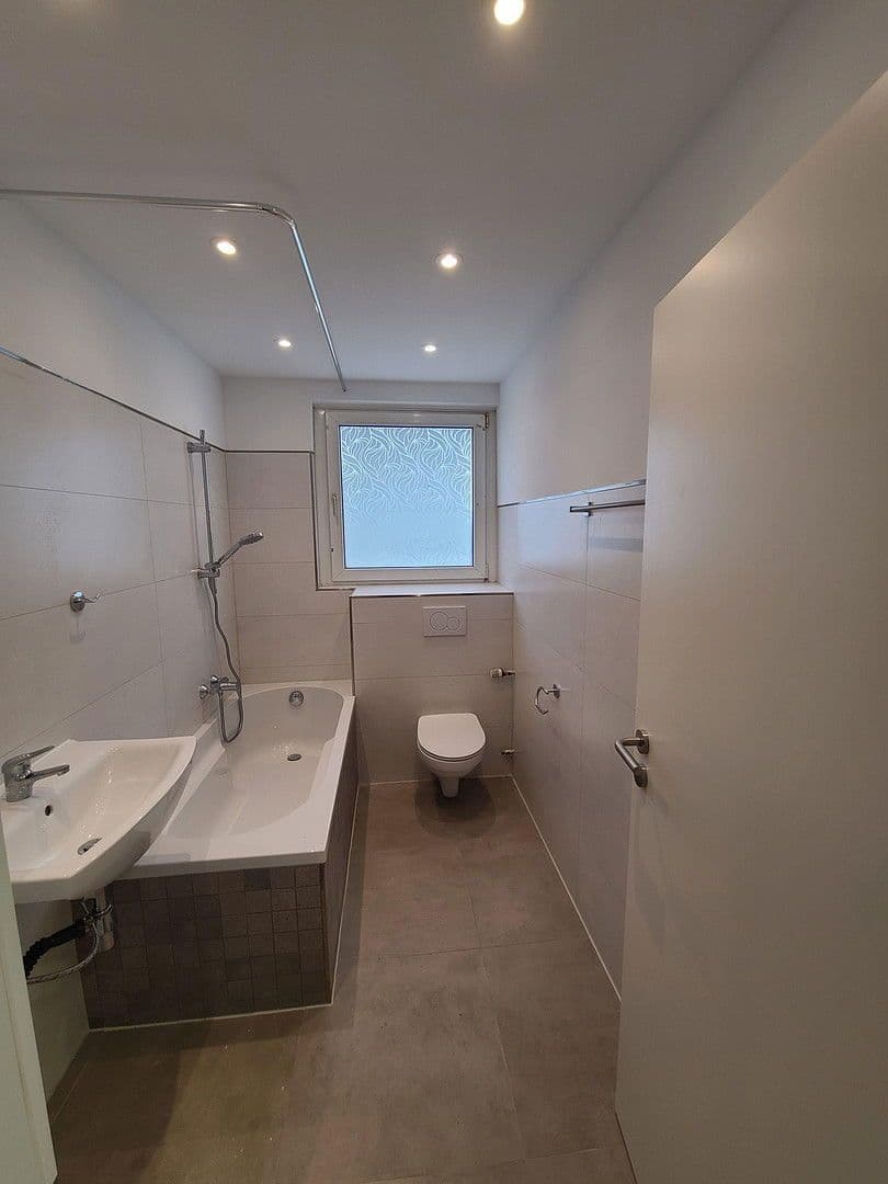 Prenájom bytu 3-izbový 106 m², Alzeyer Str. 1, Frankfurt, Hesensko Prenájom bytu 3-izbový 106 m², Alzeyer Str. 1, Frankfurt, Hesensko