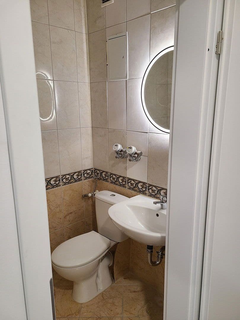 Prenájom bytu 3-izbový 106 m², Alzeyer Str. 1, Frankfurt, Hesensko Prenájom bytu 3-izbový 106 m², Alzeyer Str. 1, Frankfurt, Hesensko