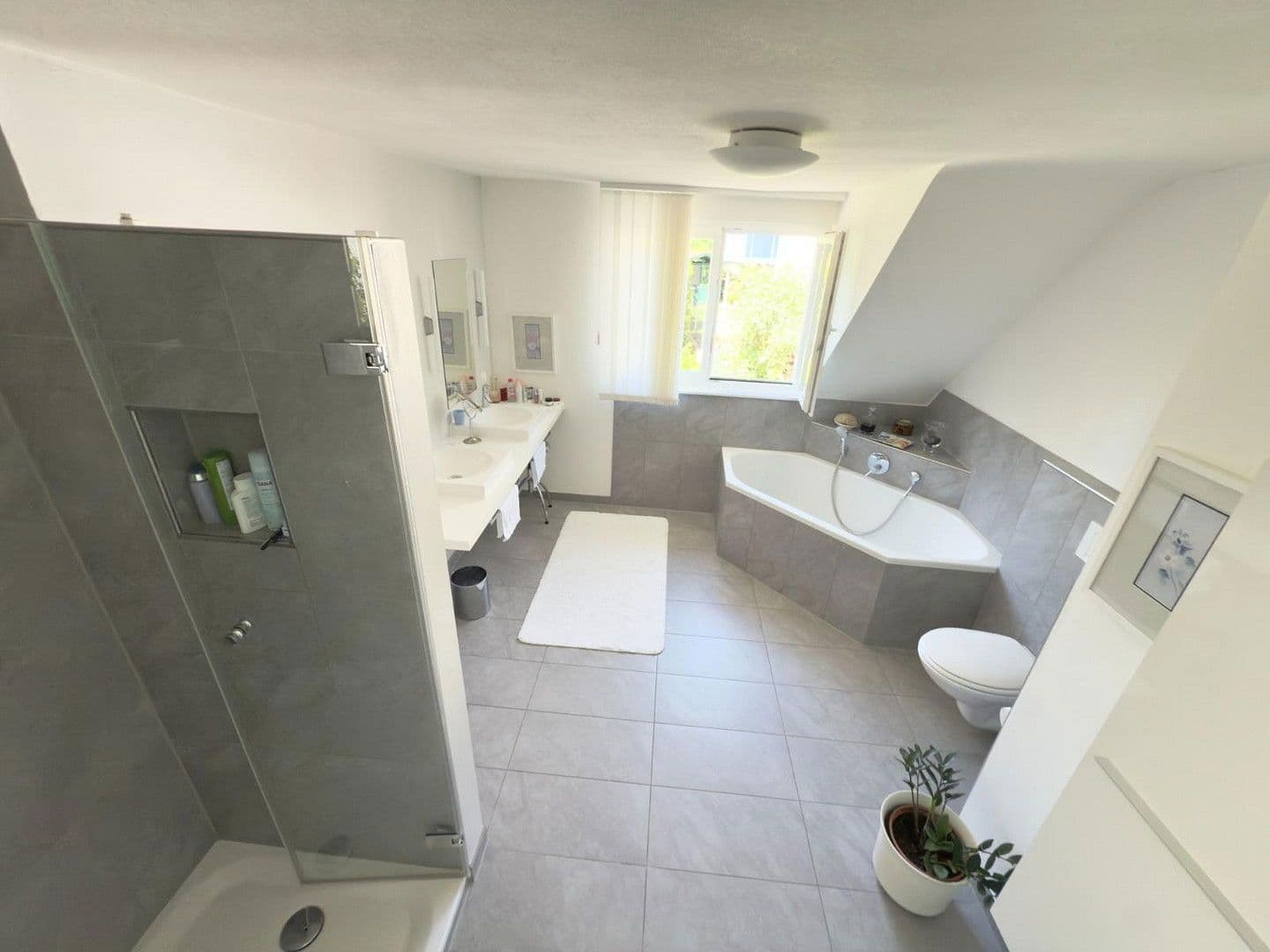 Predaj domu 273 m², pozemek 405 m², Gelnhausen, Hesensko Predaj domu 273 m², pozemek 405 m², Gelnhausen, Hesensko