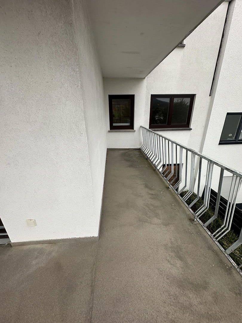 Prenájom bytu 3-izbový 107 m², Laudenbach, Bavorsko Prenájom bytu 3-izbový 107 m², Laudenbach, Bavorsko