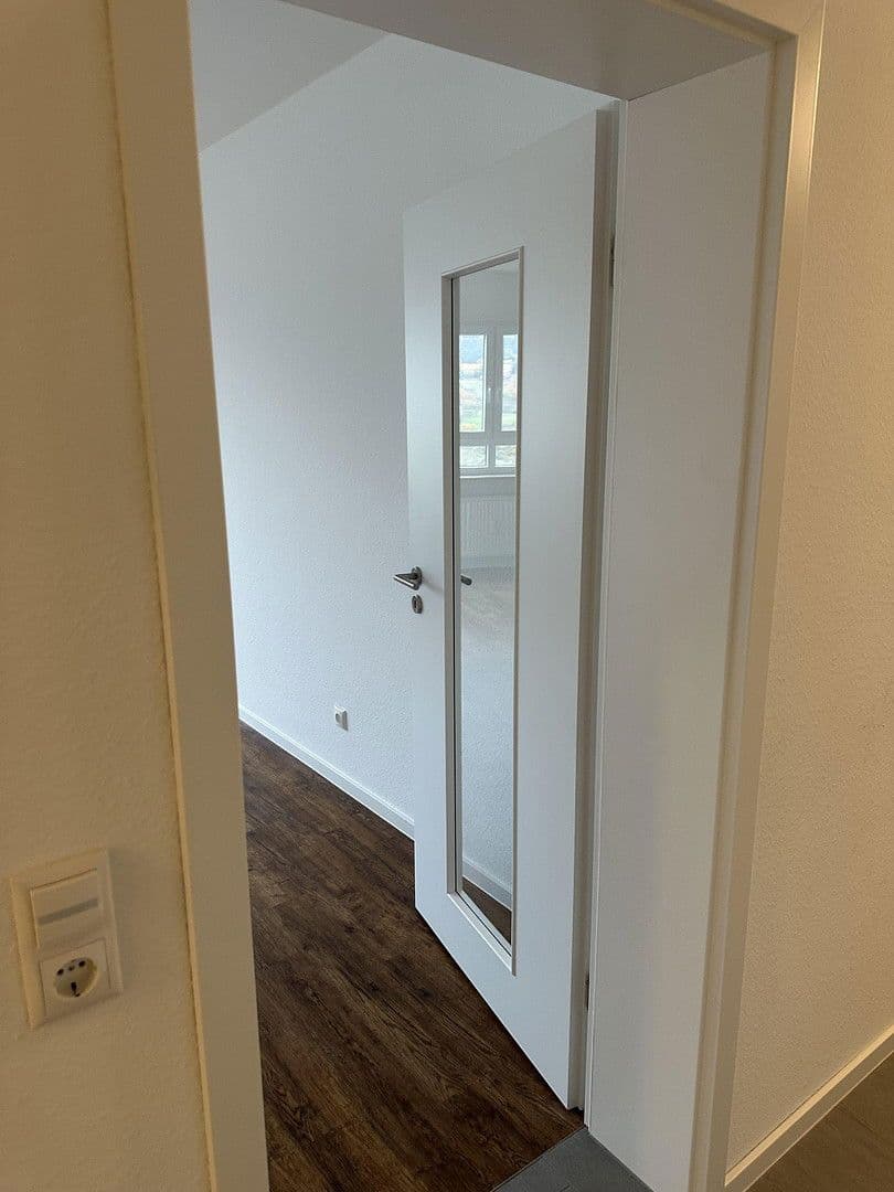 Prenájom bytu 3-izbový 107 m², Laudenbach, Bavorsko Prenájom bytu 3-izbový 107 m², Laudenbach, Bavorsko