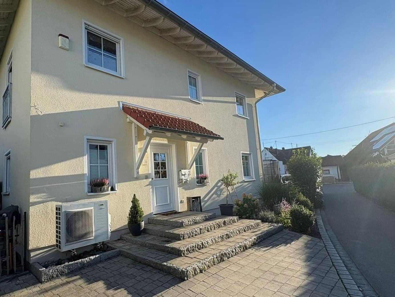 Predaj domu 250 m², pozemek 720 m², Affing, Bavorsko Predaj domu 250 m², pozemek 720 m², Affing, Bavorsko