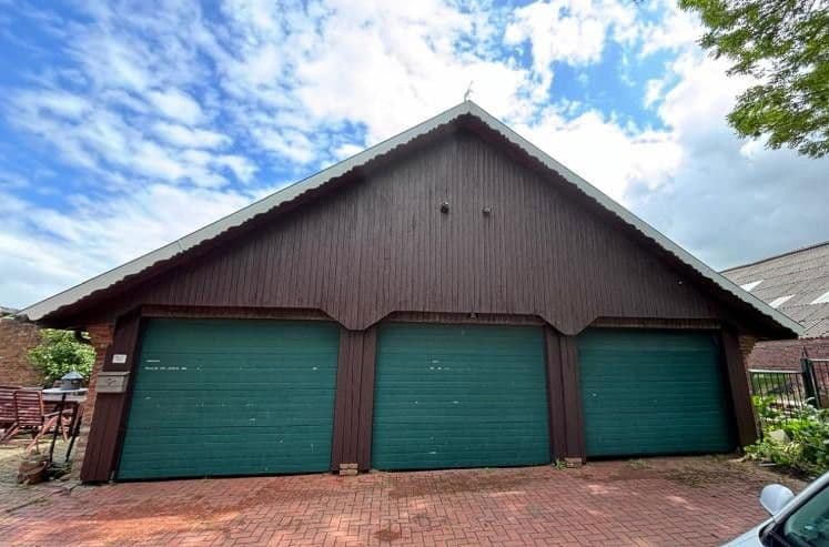 Predaj domu 160 m², pozemek 3.500 m², St. Georgiwold 28, Weener, Dolné Sasko Predaj domu 160 m², pozemek 3.500 m², St. Georgiwold 28, Weener, Dolné Sasko