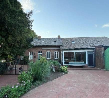 Predaj domu 160 m², pozemek 3.500 m², St. Georgiwold 28, Weener, Dolné Sasko Predaj domu 160 m², pozemek 3.500 m², St. Georgiwold 28, Weener, Dolné Sasko