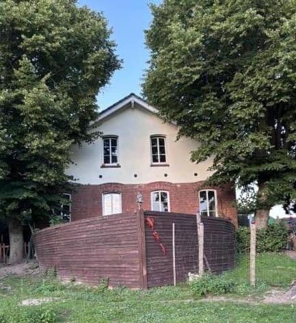 Predaj domu 160 m², pozemek 3.500 m², St. Georgiwold 28, Weener, Dolné Sasko Predaj domu 160 m², pozemek 3.500 m², St. Georgiwold 28, Weener, Dolné Sasko