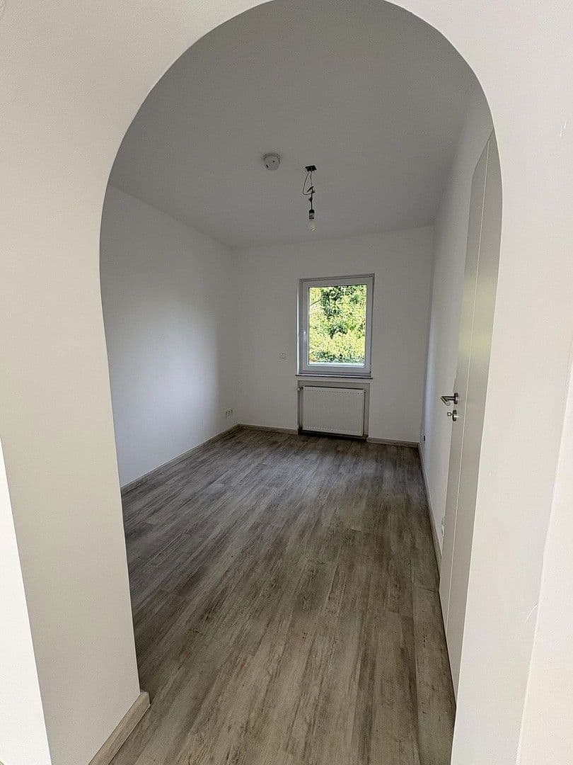 Prenájom bytu 4-izbový 108 m², Luisenstraße 121a, Siegburg, Severné Porýnie - Westfálsko Prenájom bytu 4-izbový 108 m², Luisenstraße 121a, Siegburg, Severné Porýnie - Westfálsko