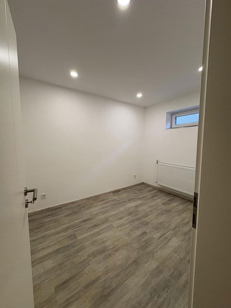 Prenájom bytu 4-izbový 108 m², Luisenstraße 121a, Siegburg, Severné Porýnie - Westfálsko Prenájom bytu 4-izbový 108 m², Luisenstraße 121a, Siegburg, Severné Porýnie - Westfálsko