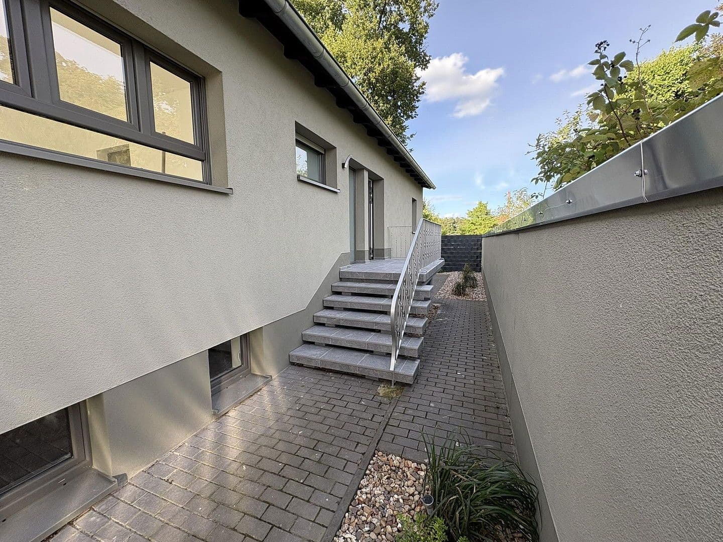 Prenájom bytu 4-izbový 108 m², Luisenstraße 121a, Siegburg, Severné Porýnie - Westfálsko Prenájom bytu 4-izbový 108 m², Luisenstraße 121a, Siegburg, Severné Porýnie - Westfálsko