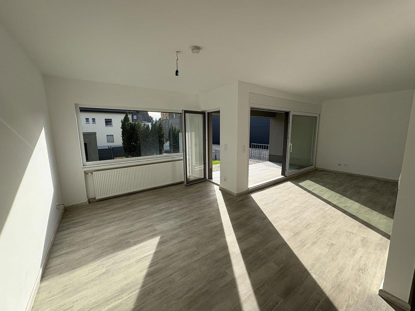 Prenájom bytu 4-izbový 108 m², Luisenstraße 121a, Siegburg, Severné Porýnie - Westfálsko Prenájom bytu 4-izbový 108 m², Luisenstraße 121a, Siegburg, Severné Porýnie - Westfálsko