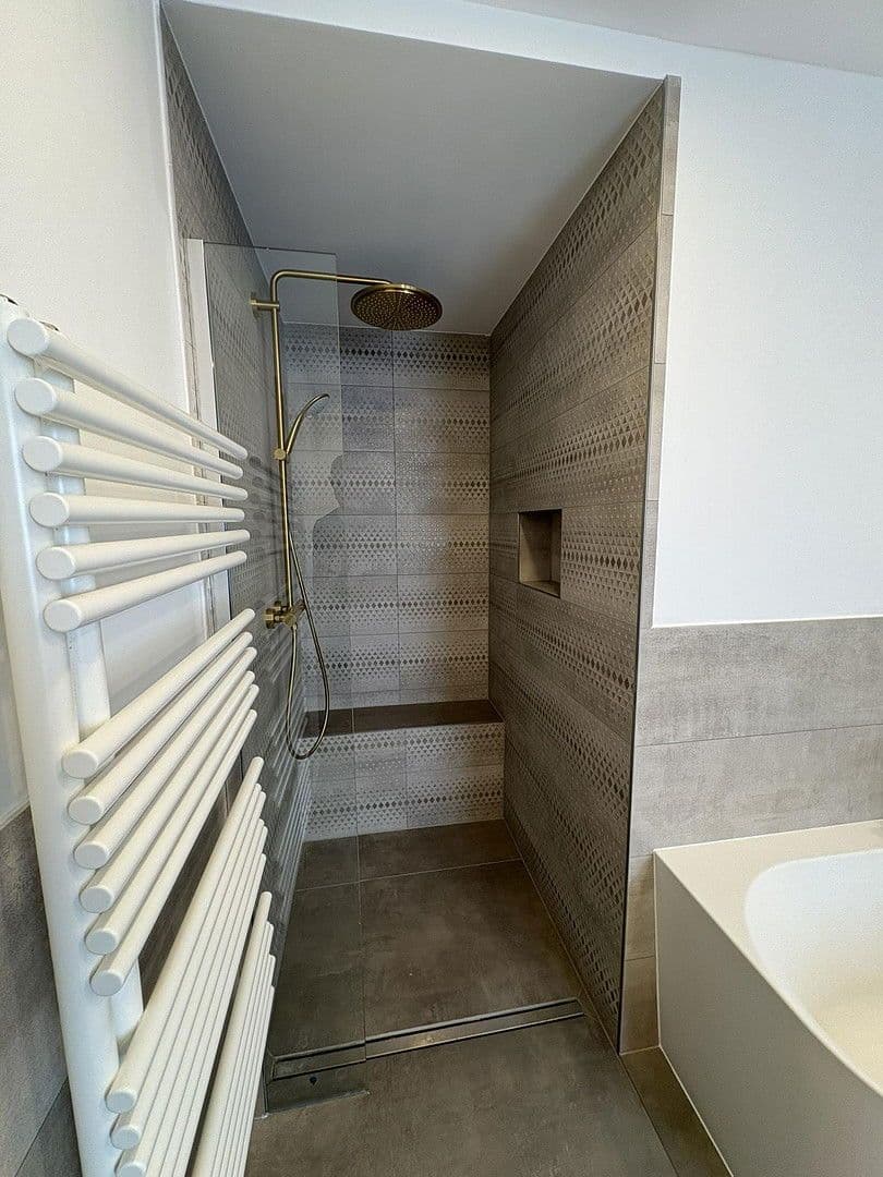 Prenájom bytu 4-izbový 108 m², Luisenstraße 121a, Siegburg, Severné Porýnie - Westfálsko Prenájom bytu 4-izbový 108 m², Luisenstraße 121a, Siegburg, Severné Porýnie - Westfálsko