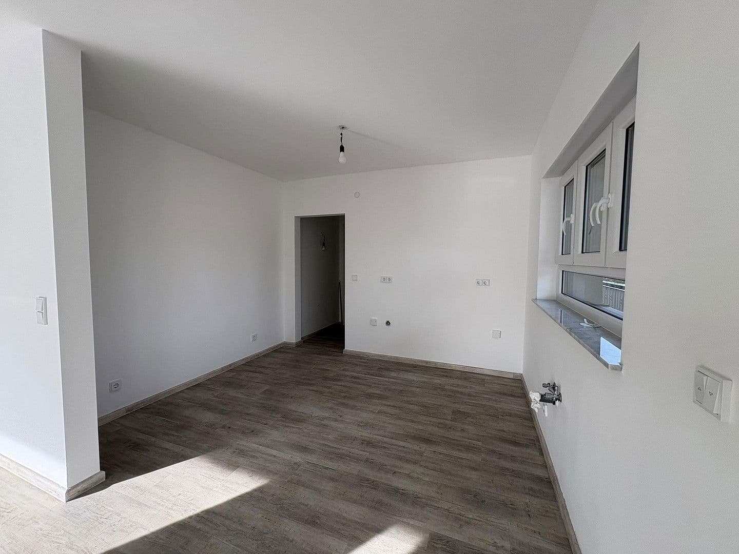 Prenájom bytu 4-izbový 108 m², Luisenstraße 121a, Siegburg, Severné Porýnie - Westfálsko Prenájom bytu 4-izbový 108 m², Luisenstraße 121a, Siegburg, Severné Porýnie - Westfálsko