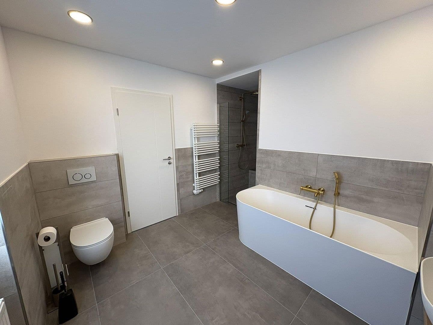 Prenájom bytu 4-izbový 108 m², Luisenstraße 121a, Siegburg, Severné Porýnie - Westfálsko Prenájom bytu 4-izbový 108 m², Luisenstraße 121a, Siegburg, Severné Porýnie - Westfálsko