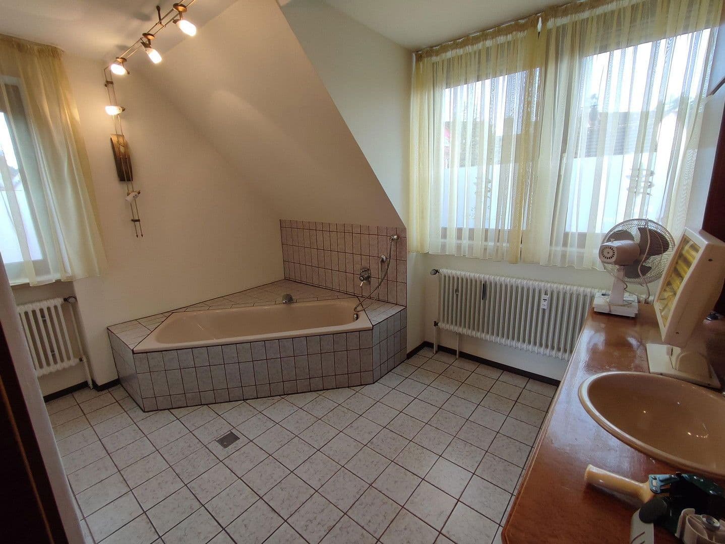 Prenájom bytu 279 m², Altdorfer Str. 11, Lauf an der Pegnitz, Bavorsko Prenájom bytu 279 m², Altdorfer Str. 11, Lauf an der Pegnitz, Bavorsko