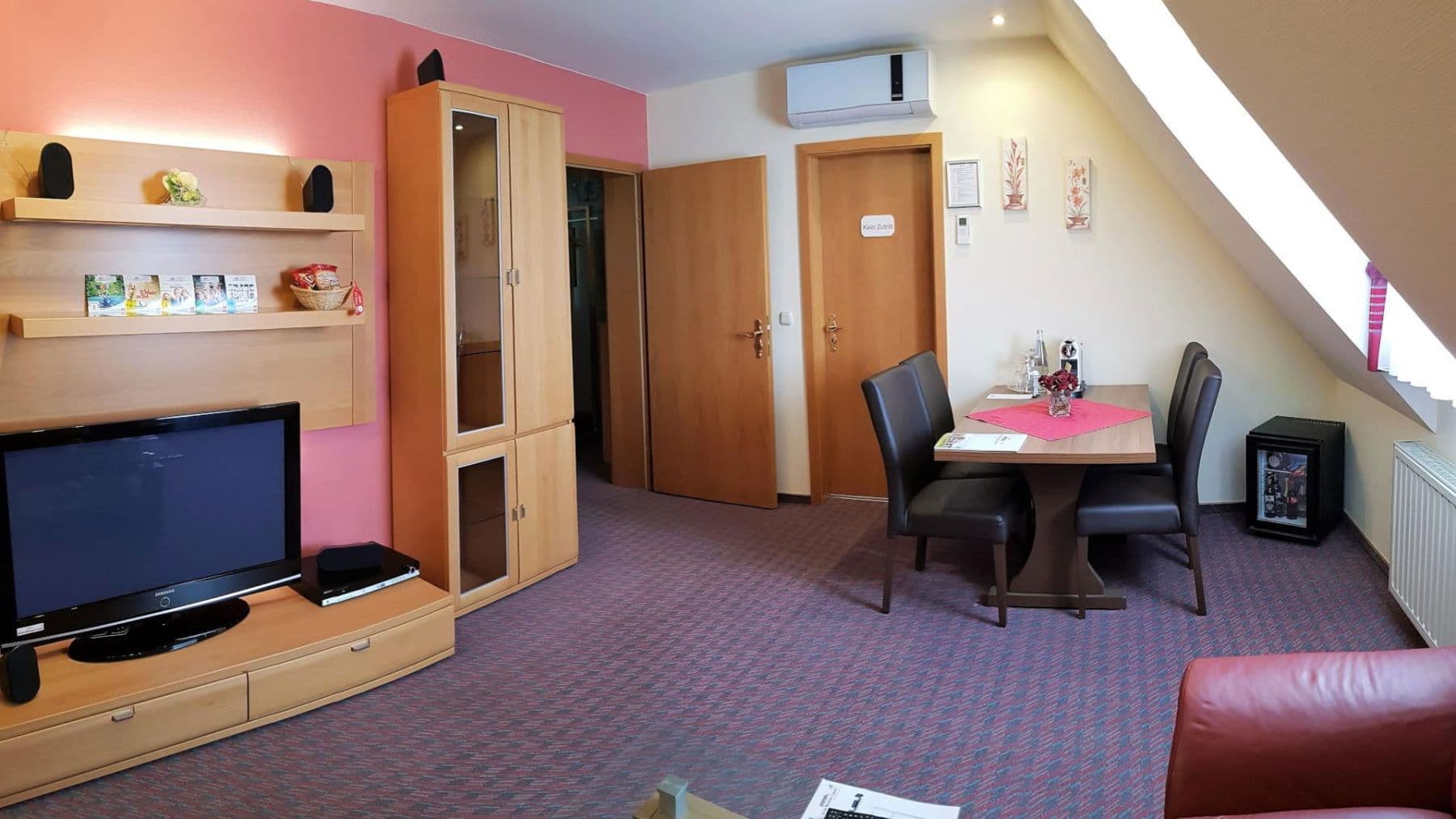 Predaj domu 1.691 m², pozemek 4.041 m², Zum weißen Kreuz 20, Oberthulba, Bavorsko Predaj domu 1.691 m², pozemek 4.041 m², Zum weißen Kreuz 20, Oberthulba, Bavorsko