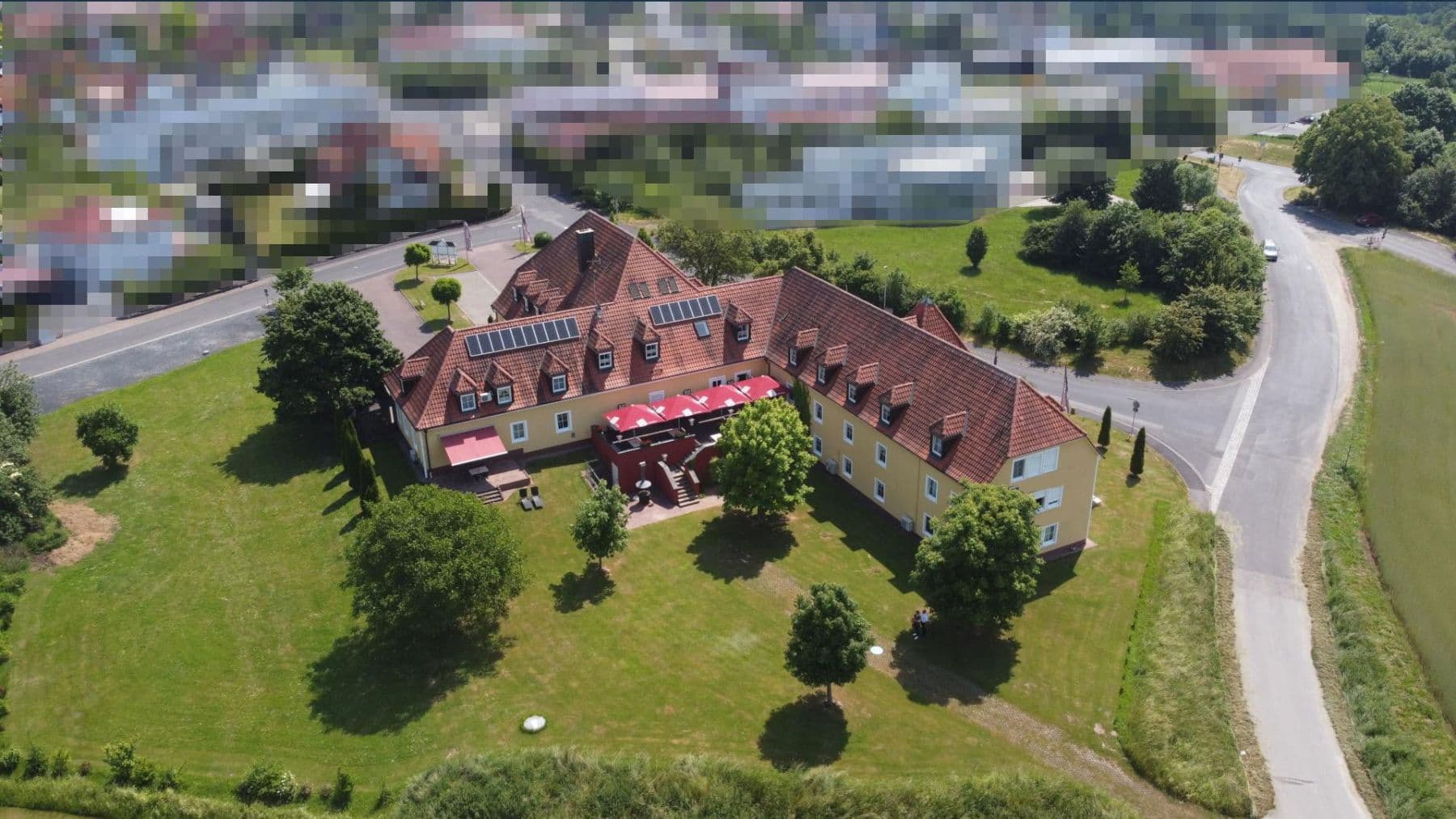 Predaj domu 1.691 m², pozemek 4.041 m², Zum weißen Kreuz 20, Oberthulba, Bavorsko Predaj domu 1.691 m², pozemek 4.041 m², Zum weißen Kreuz 20, Oberthulba, Bavorsko