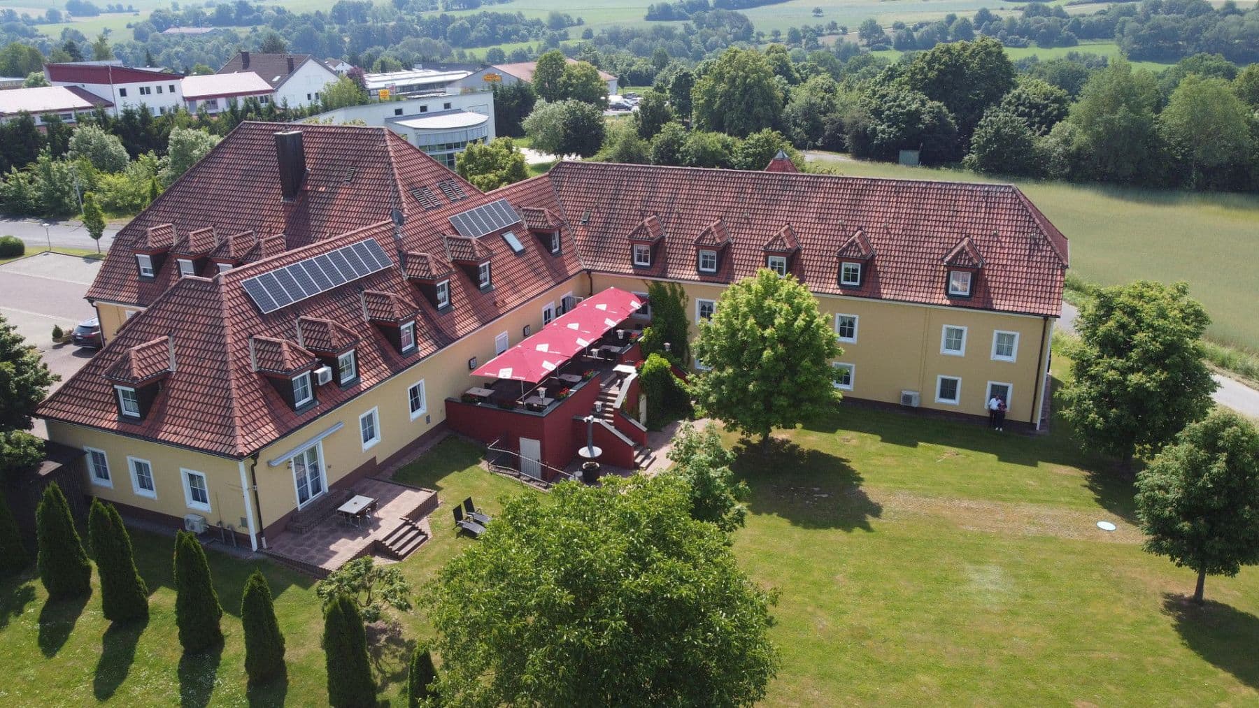 Predaj domu 1.691 m², pozemek 4.041 m², Zum weißen Kreuz 20, Oberthulba, Bavorsko Predaj domu 1.691 m², pozemek 4.041 m², Zum weißen Kreuz 20, Oberthulba, Bavorsko