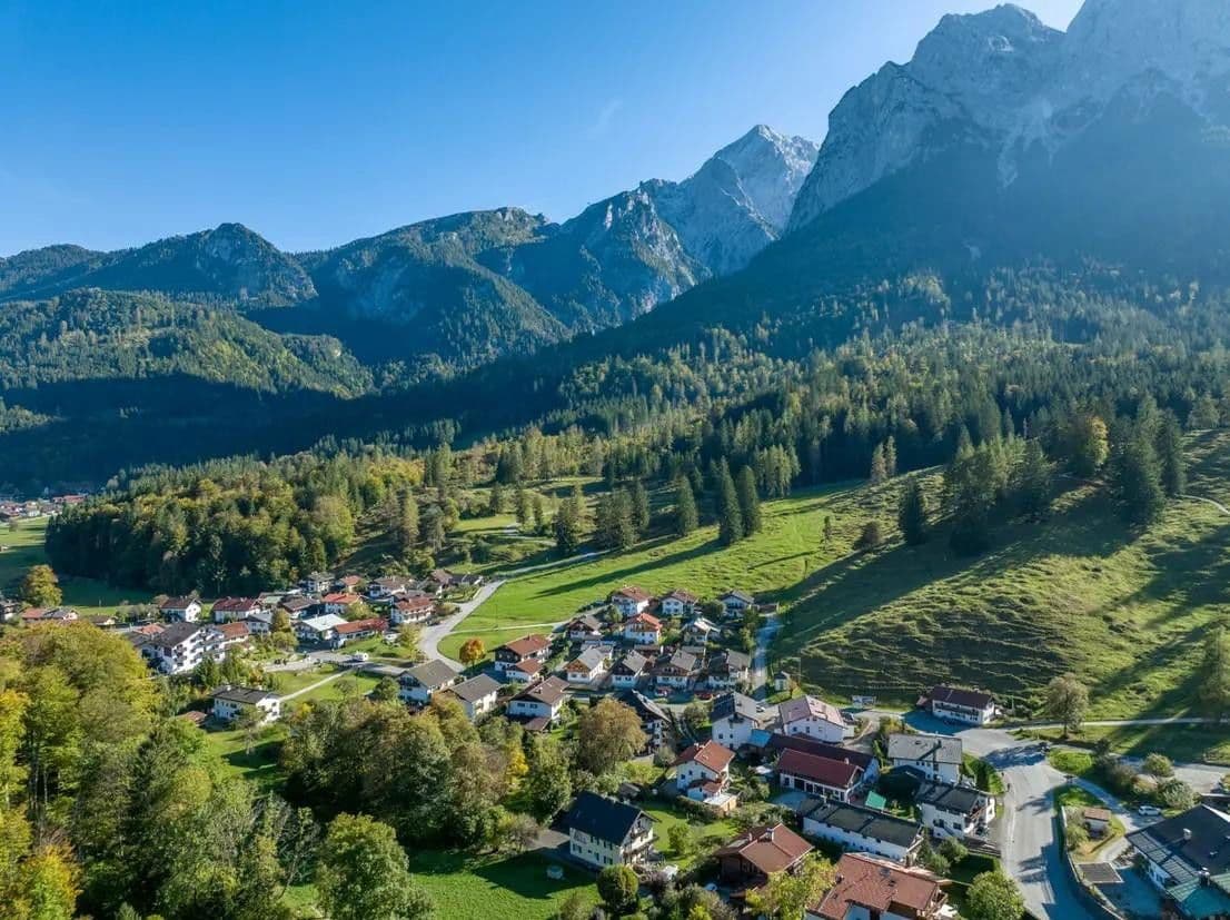 Predaj domu 279 m², pozemek 1.222 m², Grainau, Bavorsko Predaj domu 279 m², pozemek 1.222 m², Grainau, Bavorsko