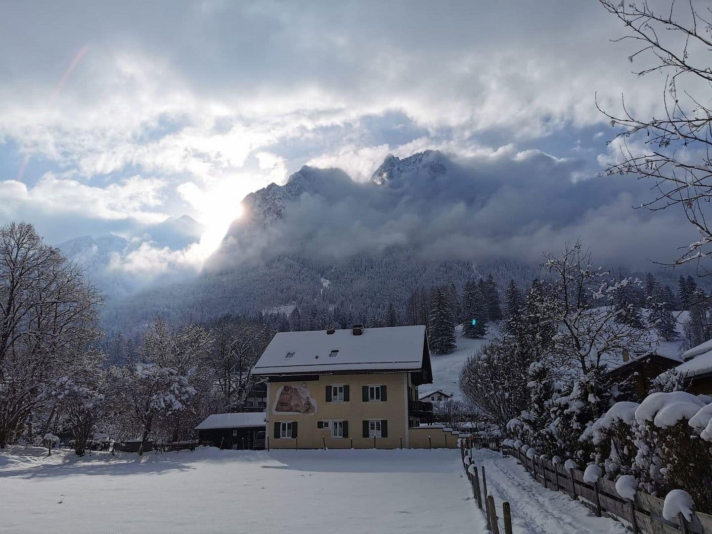 Predaj domu 279 m², pozemek 1.222 m², Grainau, Bavorsko Predaj domu 279 m², pozemek 1.222 m², Grainau, Bavorsko