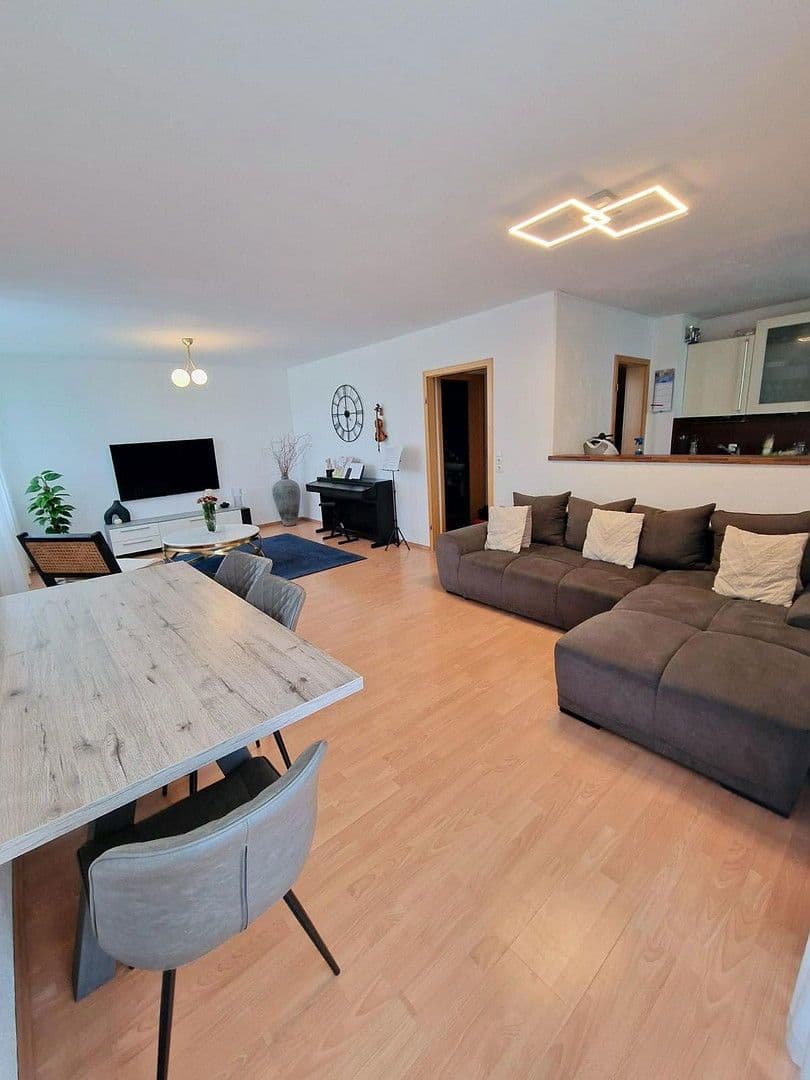 Prenájom bytu 3-izbový 90 m², Darmstadt, Hesensko Prenájom bytu 3-izbový 90 m², Darmstadt, Hesensko