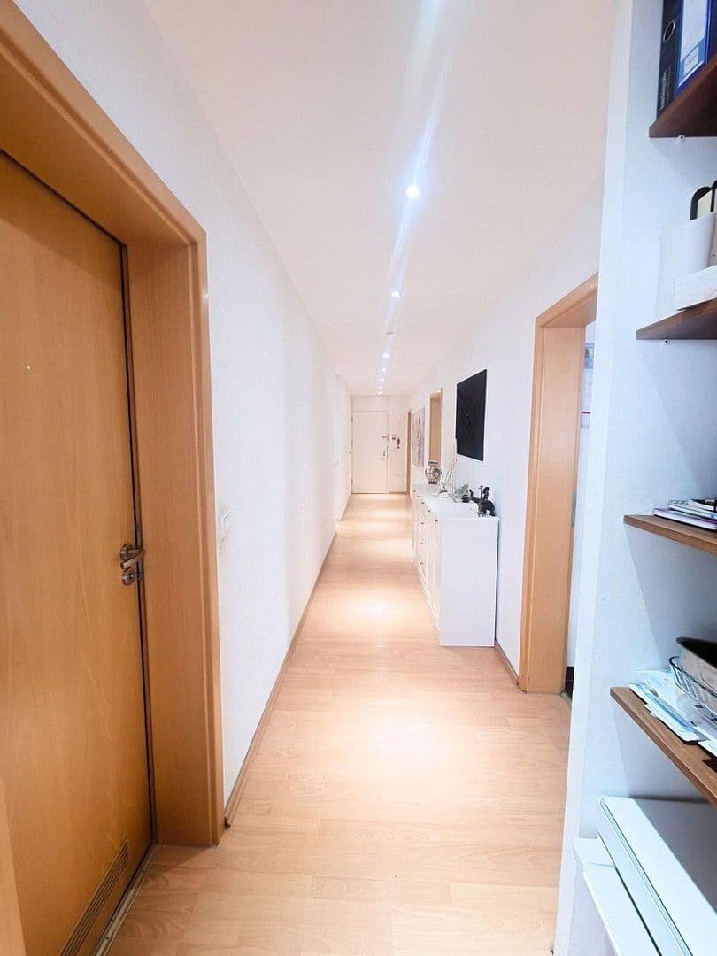 Prenájom bytu 3-izbový 90 m², Darmstadt, Hesensko Prenájom bytu 3-izbový 90 m², Darmstadt, Hesensko