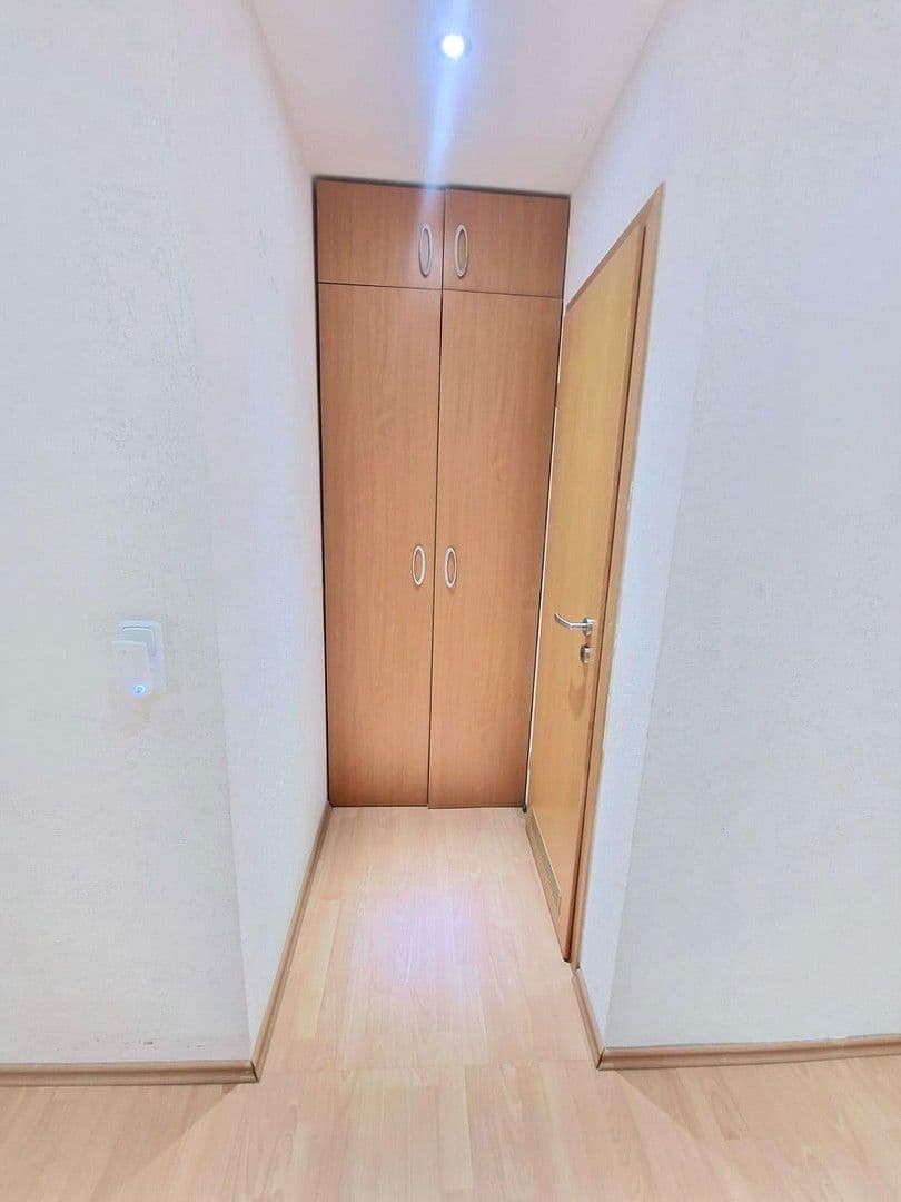 Prenájom bytu 3-izbový 90 m², Darmstadt, Hesensko Prenájom bytu 3-izbový 90 m², Darmstadt, Hesensko