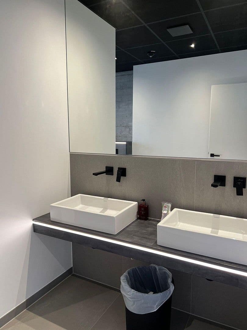 Prenájom kancelárie 100 m², Huyssenallee 82, Essen, Severné Porýnie - Westfálsko Prenájom kancelárie 100 m², Huyssenallee 82, Essen, Severné Porýnie - Westfálsko