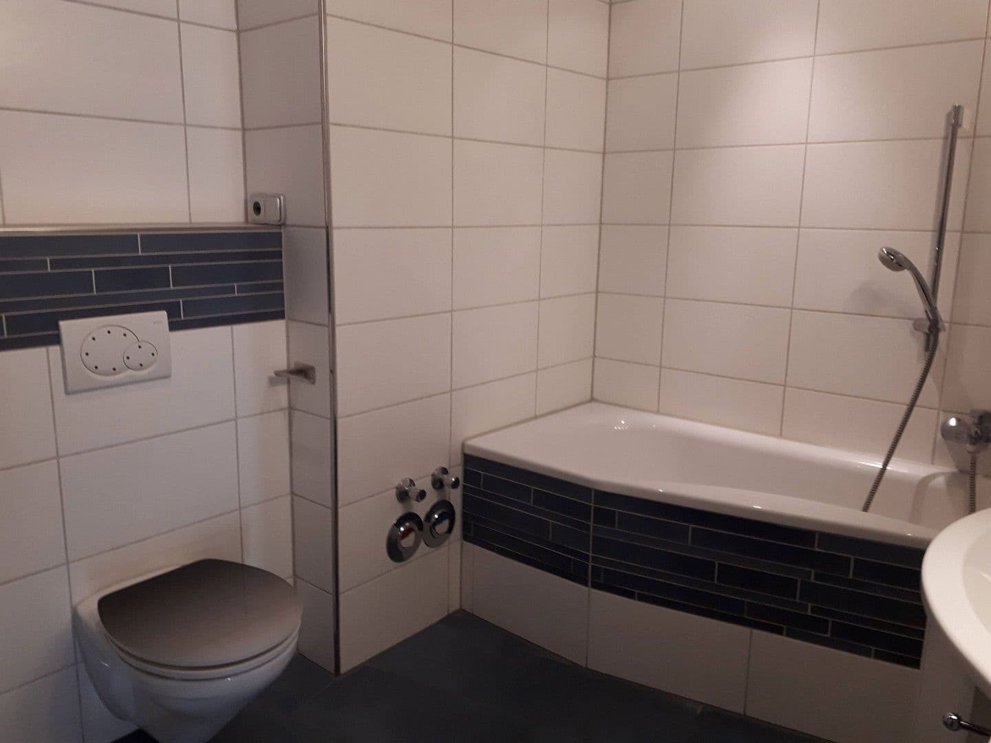 Prenájom bytu 3-izbový 99 m², Schwetzinger Str. 90B, Hockenheim, Bádensko-Wurttembersko Prenájom bytu 3-izbový 99 m², Schwetzinger Str. 90B, Hockenheim, Bádensko-Wurttembersko