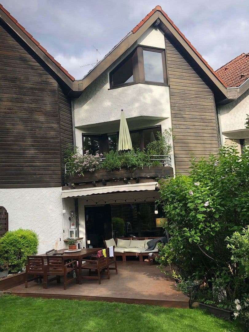 Predaj domu 144 m², pozemek 259 m², Wiesbaden, Hesensko Predaj domu 144 m², pozemek 259 m², Wiesbaden, Hesensko