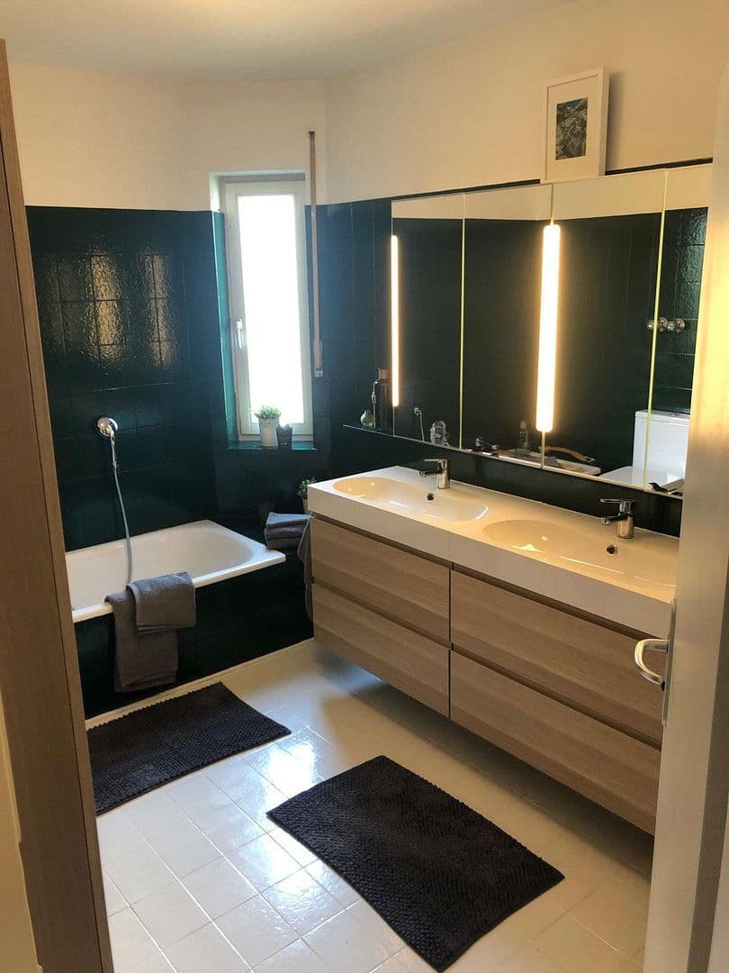 Predaj domu 144 m², pozemek 259 m², Wiesbaden, Hesensko Predaj domu 144 m², pozemek 259 m², Wiesbaden, Hesensko