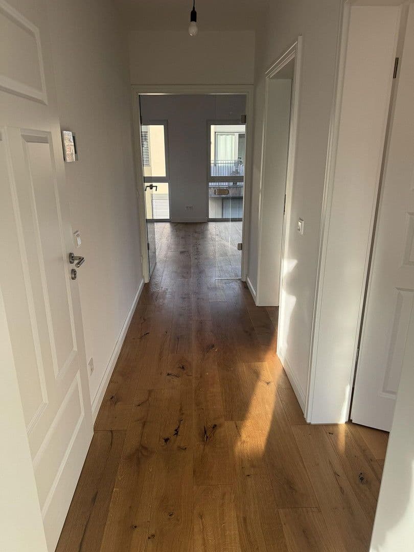 Prenájom bytu 4-izbový 89 m², Berlin, Berlín Prenájom bytu 4-izbový 89 m², Berlin, Berlín