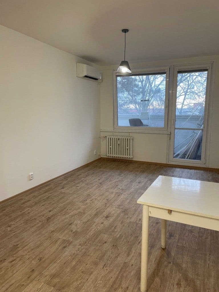 Prenájom bytu 2-izbový 42 m², Zárybská, Praha, Praha Prenájom bytu 2-izbový 42 m², Zárybská, Praha, Praha