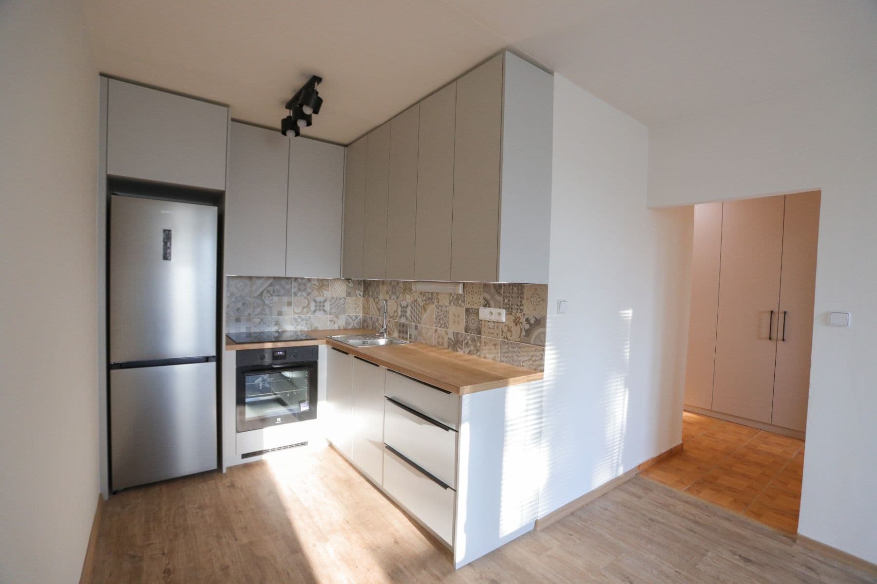 Prenájom bytu 2-izbový 42 m², Zárybská, Praha, Praha Prenájom bytu 2-izbový 42 m², Zárybská, Praha, Praha