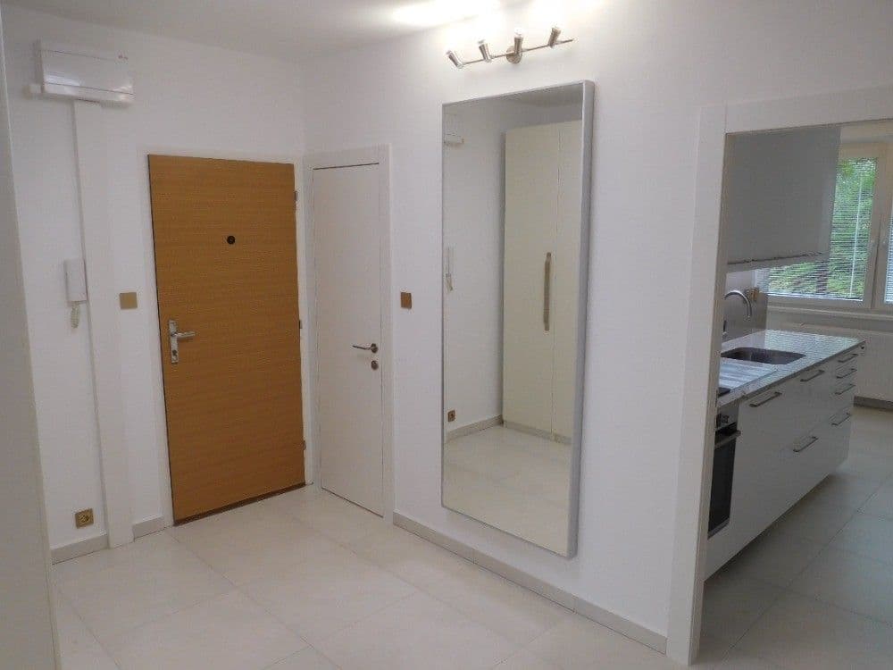 Prenájom bytu 3-izbový 82 m², Vejrostova, Brno, Jihomoravský kraj Prenájom bytu 3-izbový 82 m², Vejrostova, Brno, Jihomoravský kraj