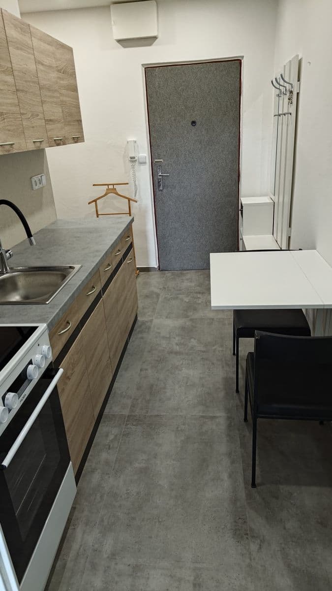 Prenájom bytu 1-izbový 31 m², Družstevní, Zlín, Zlínský kraj Prenájom bytu 1-izbový 31 m², Družstevní, Zlín, Zlínský kraj