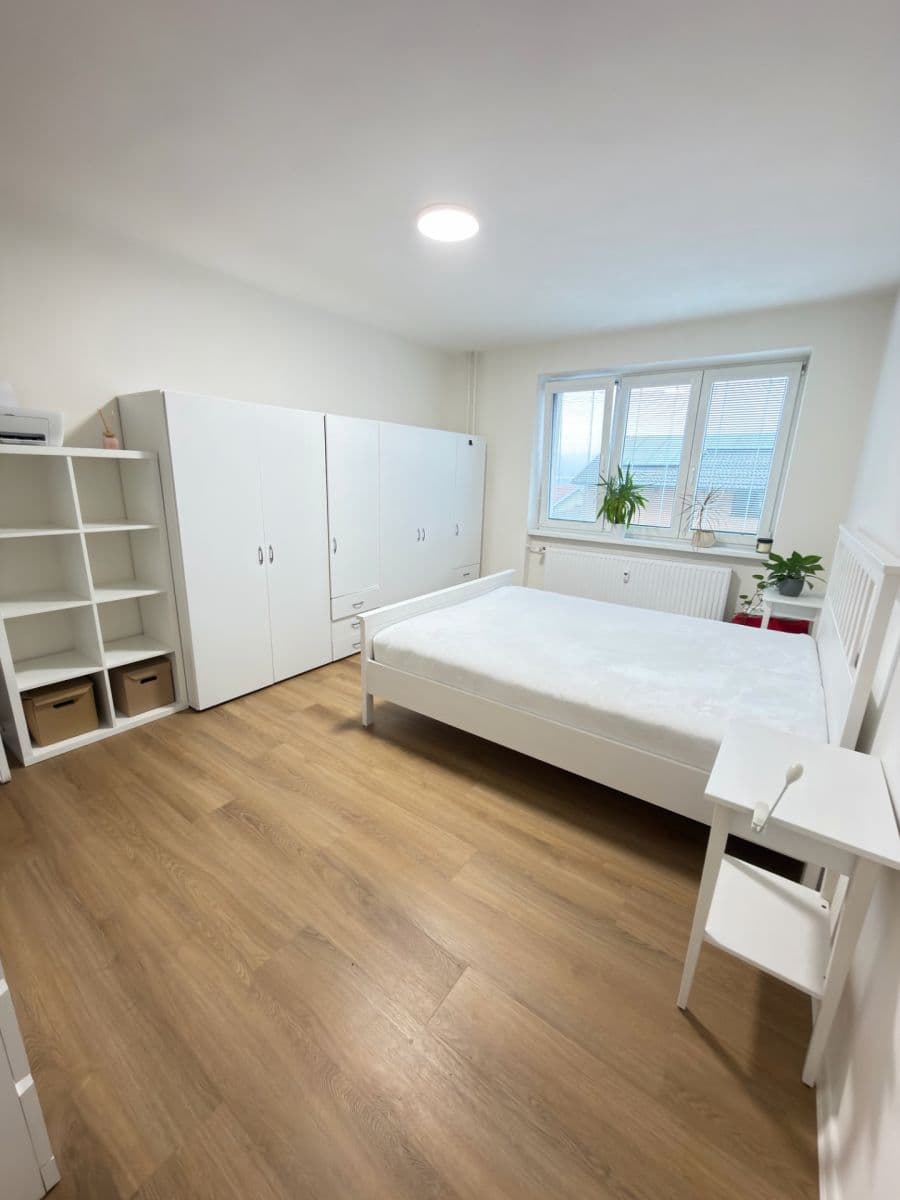 Prenájom bytu 2-izbový 56 m², nám. Míru, Blansko, Jihomoravský kraj Prenájom bytu 2-izbový 56 m², nám. Míru, Blansko, Jihomoravský kraj