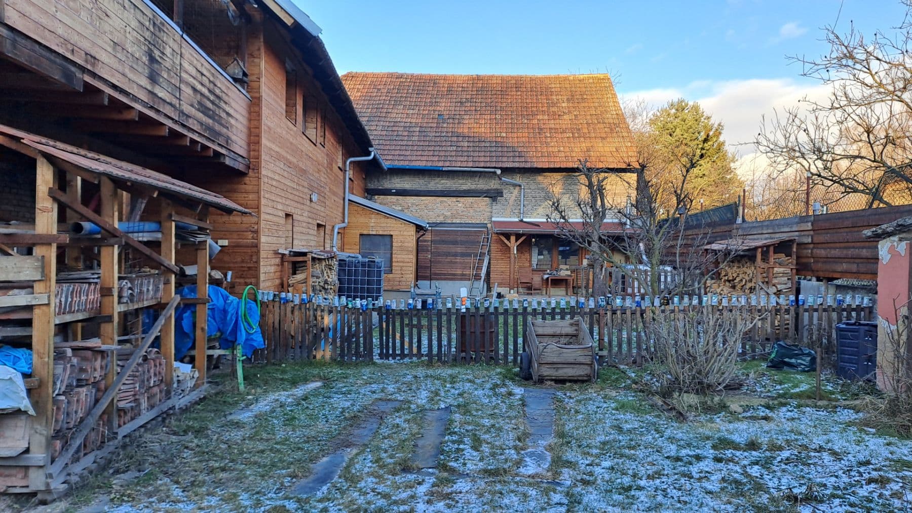 Prenájom rekreačného objektu 140 m², pozemek 300 m², Karlovarská, Kněževes, Středočeský kraj Prenájom rekreačného objektu 140 m², pozemek 300 m², Karlovarská, Kněževes, Středočeský kraj