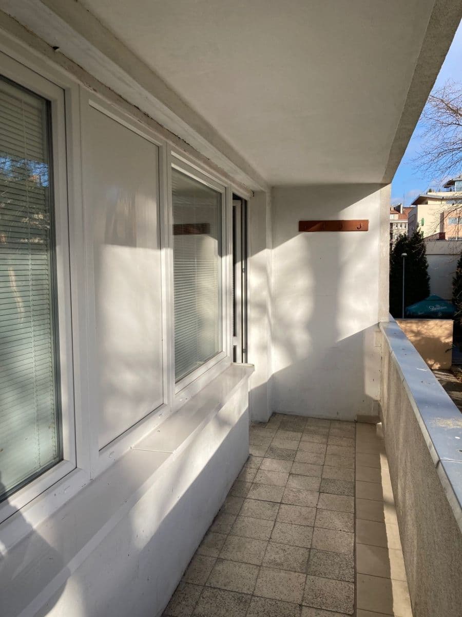 Prenájom bytu 1-izbový 41 m², Kotorská, Praha, Praha Prenájom bytu 1-izbový 41 m², Kotorská, Praha, Praha