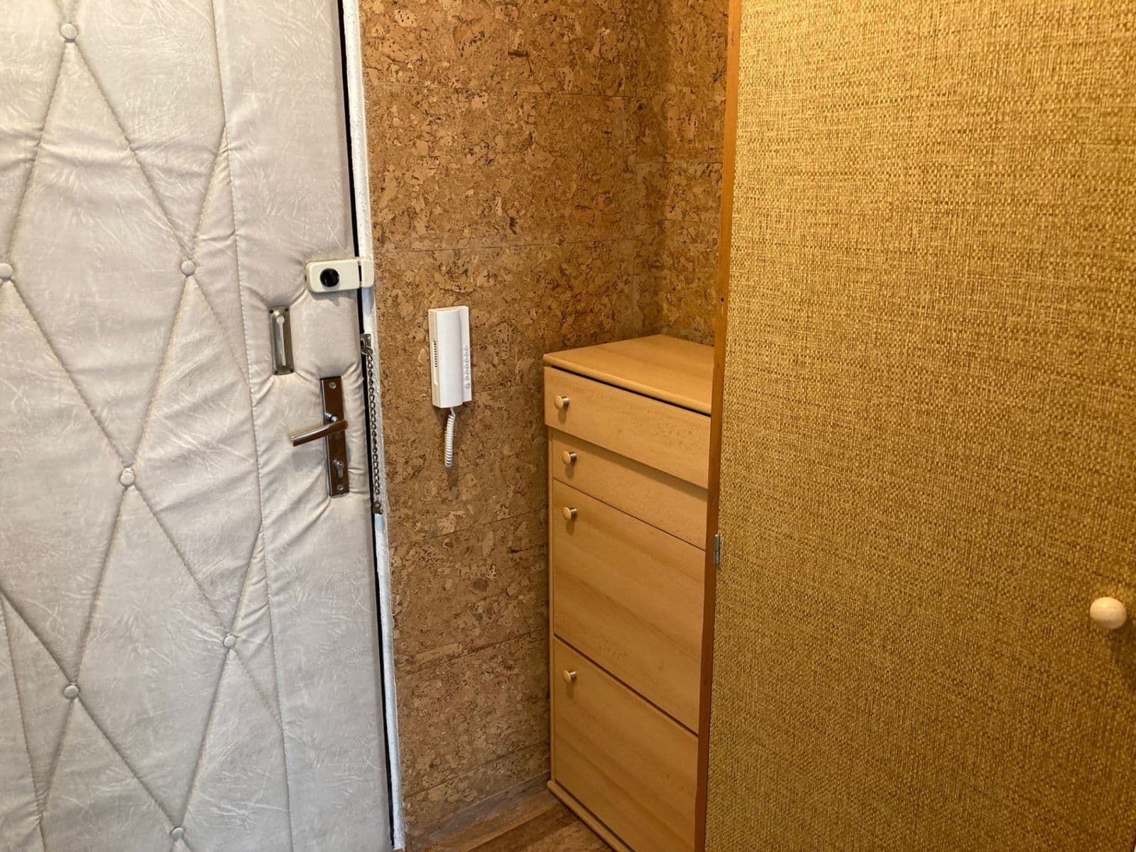 Prenájom bytu 1-izbový 41 m², Kotorská, Praha, Praha Prenájom bytu 1-izbový 41 m², Kotorská, Praha, Praha