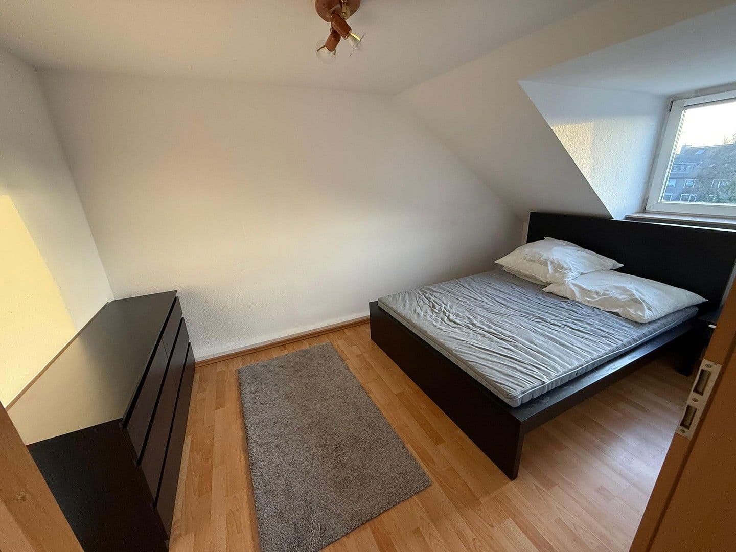 Prenájom bytu 2-izbový 45 m², Niebuhrstr. 70, Duisburg, Severné Porýnie - Westfálsko Prenájom bytu 2-izbový 45 m², Niebuhrstr. 70, Duisburg, Severné Porýnie - Westfálsko